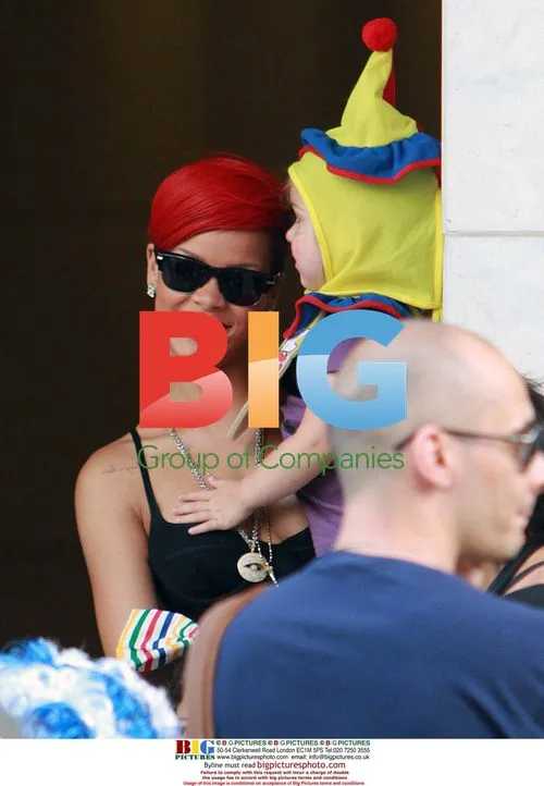 Rihanna stops for fans in Toronto