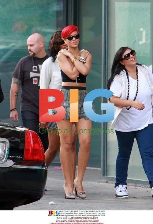 Rihanna signs autographs for fans in Toronto