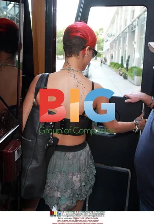 Rihanna Leaves Hotel, Stops for Fans in Toronto