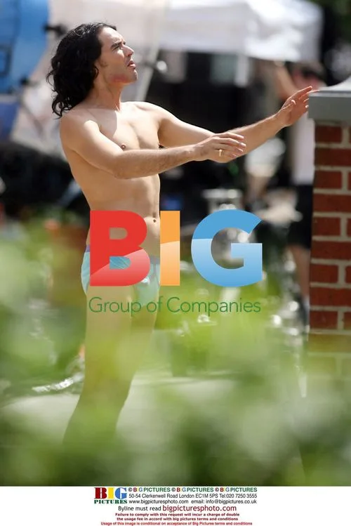 Russell Brand films 'Arthur' in underwear