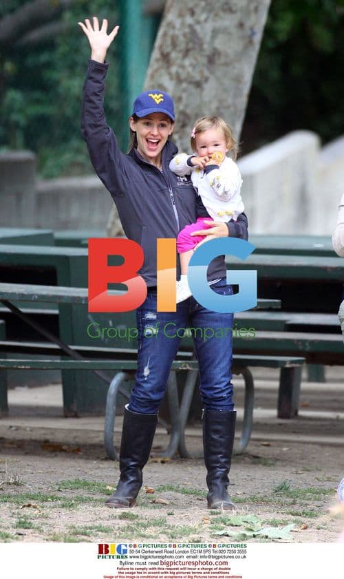 Jennifer Garner with daughters in Brentwood