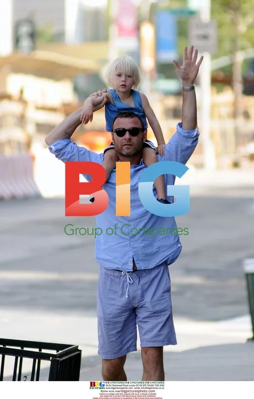 Naomi Watts and Liev Schreiber have family outing
