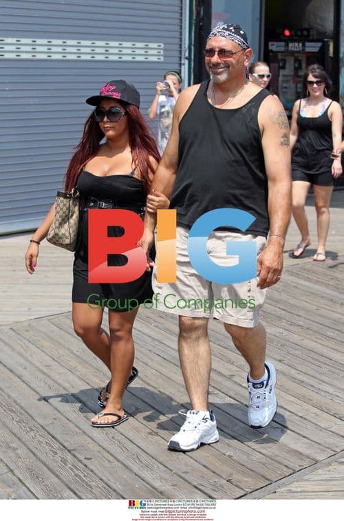 Snooki and her father walk in Seaside Heights