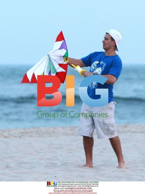 Pauly D and Vinny Kite Flying on Jersey Shore