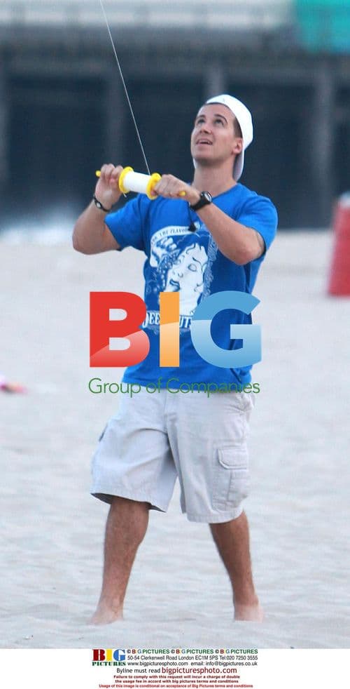 Pauly D and Vinny Fly Kites on Jersey Shore