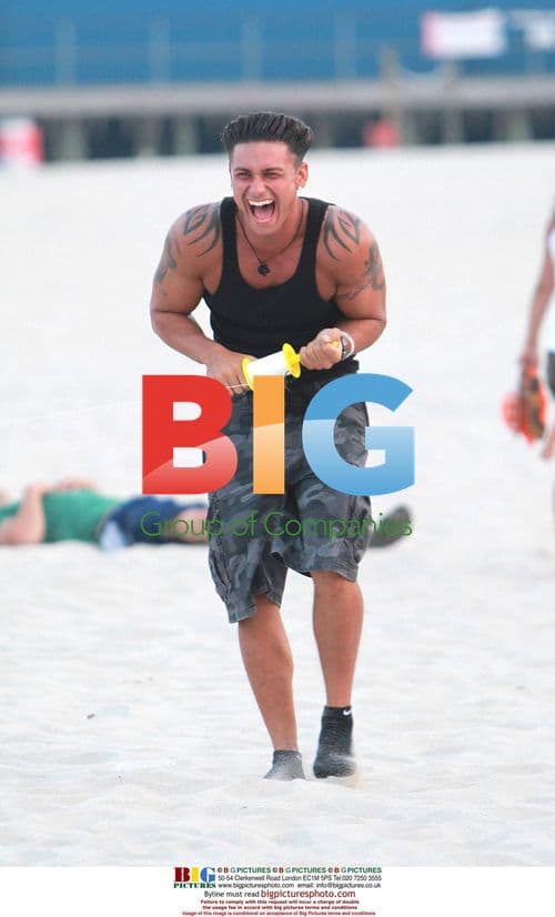 Pauly D and Vinny Kite Flying on Jersey Shore