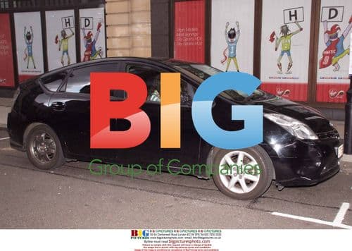 Eliza Doolittle arrives at Radio 1 and gets parking ticket