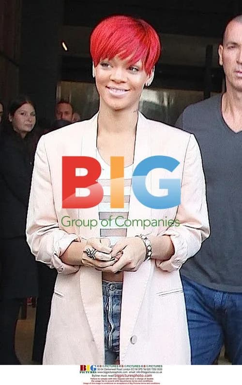 Rihanna Reveals New Neck Tattoo