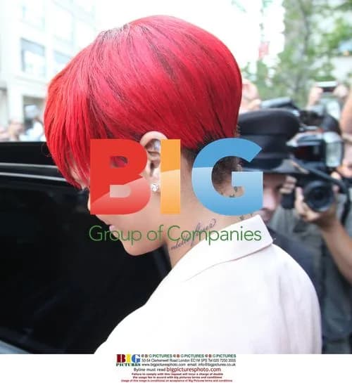Rihanna Reveals New Neck Tattoo