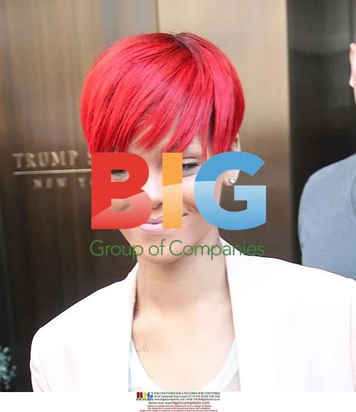 Rihanna Reveals New Neck Tattoo