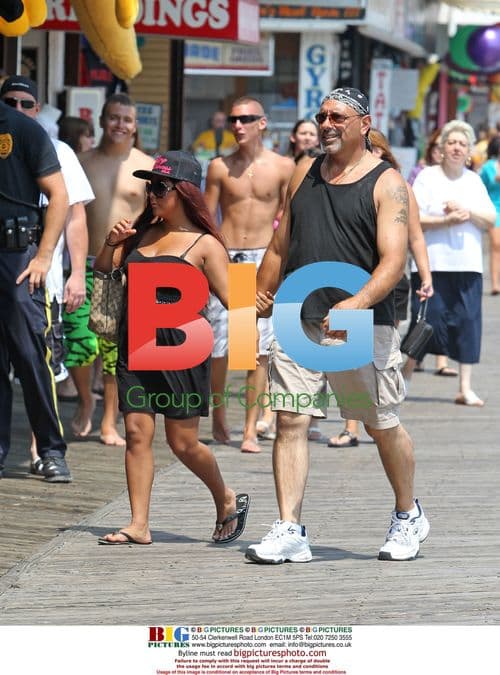 Snooki and Dad Walk Seaside Heights Boardwalk
