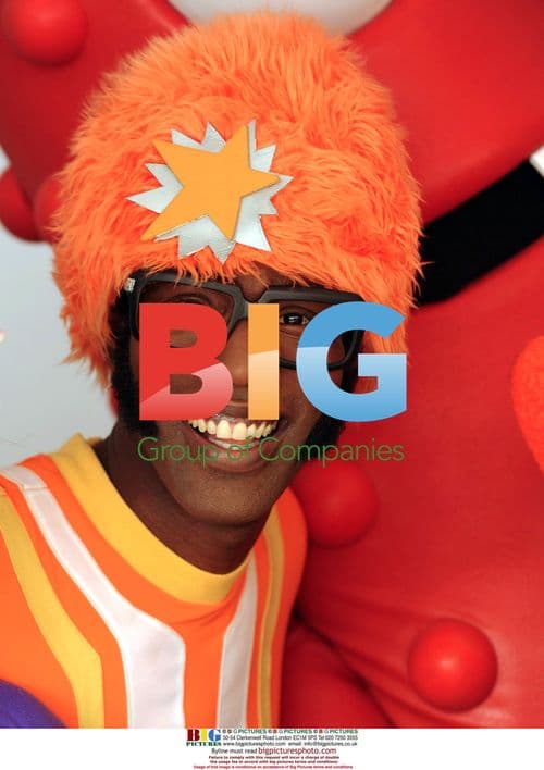 Celebs volunteer for Habitat for Humanity