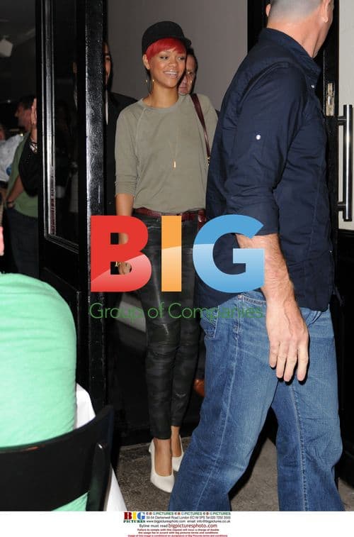 Rihanna Leaves NYC Restaurant