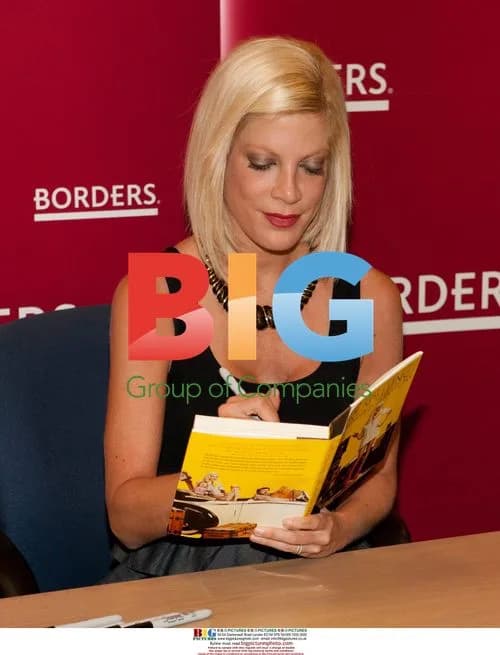 Tori Spelling Book Signing