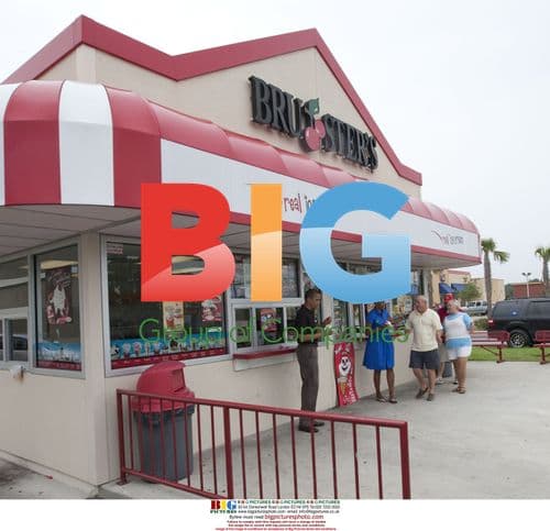 Obama Family Enjoys Ice Cream In Florida