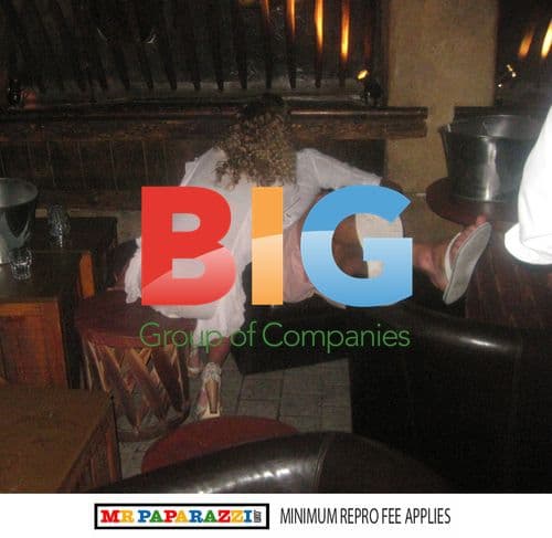 Peter Crouch Smoking and Interacting at Nightclub