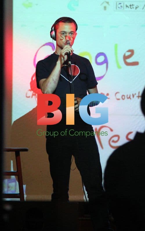 Joseph Gordon Levitt Rehearsing