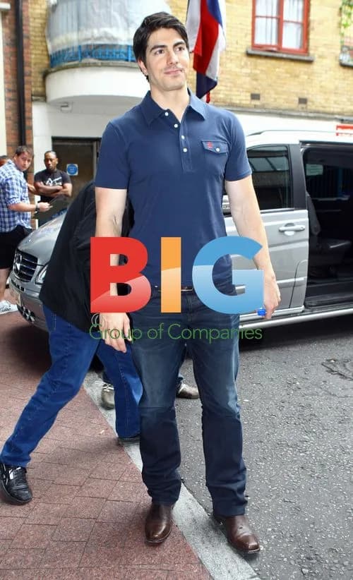 Brandon Routh Leaving London Hotel