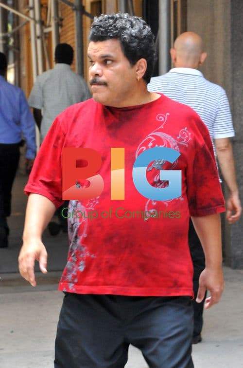 Luis Guzman on set of 'Arthur'