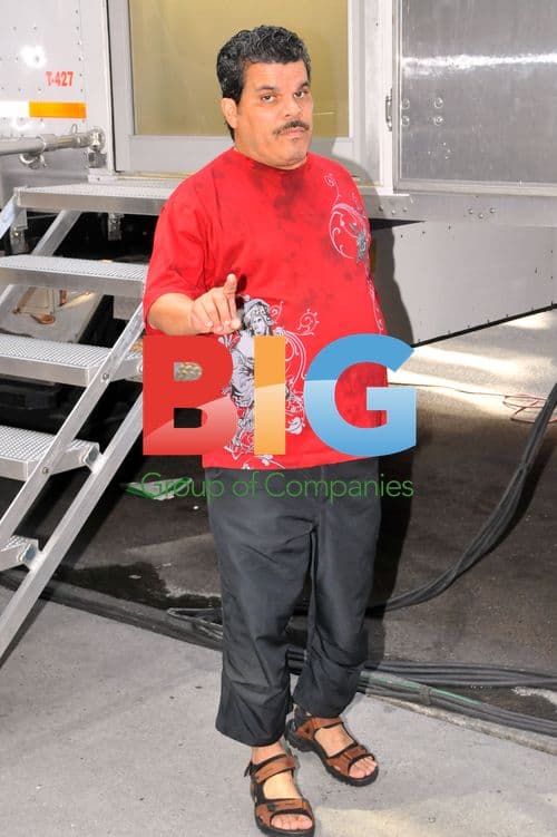 Luis Guzman on set of 'Arthur'