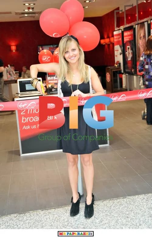 Tina O'Brien opens Virgin Media store in Edinburgh