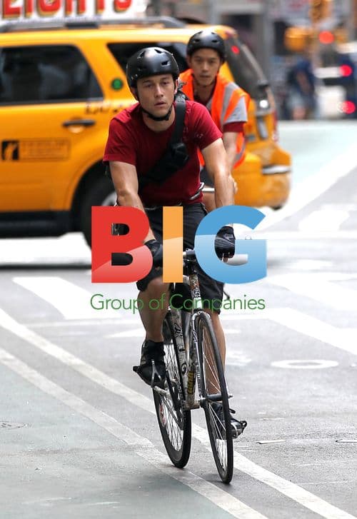 Joseph Gordon-Levitt on bike for 'Premium Rush'