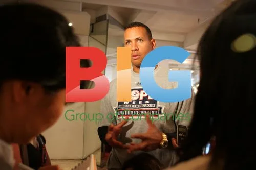 A-Rod and daughters at Donna Karan store