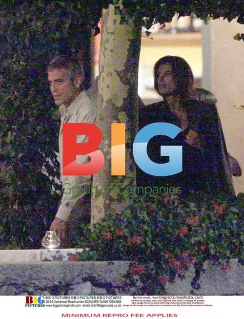 Clooney and Canalis Dine with Friends in Italy