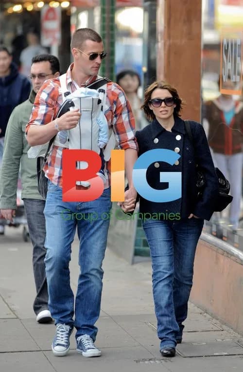 Dannii Minogue and Family Shopping