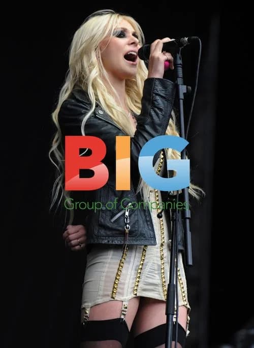 Taylor Momsen Performs at The V Festival