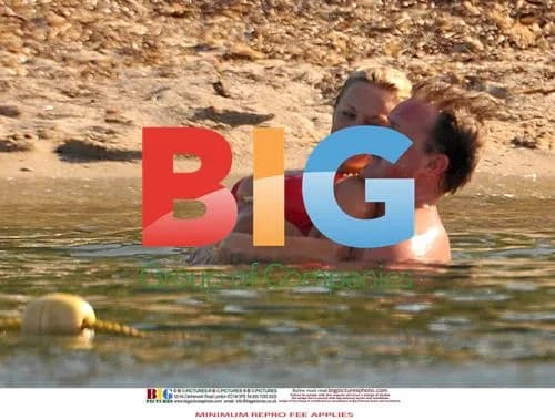 Geri Halliwell and Henry Beckwith's beach PDA
