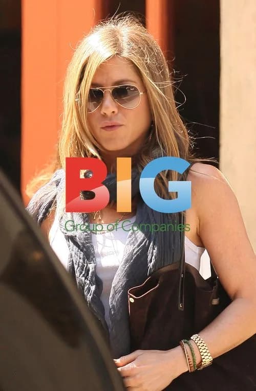 Jennifer Aniston Leaving NYC Restaurant