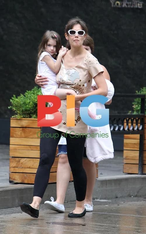 Katie Holmes with Suri and Bella in Toronto