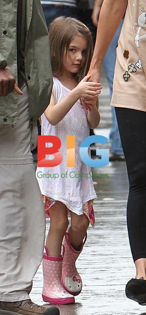 Katie Holmes, Suri, and Bella out in Toronto