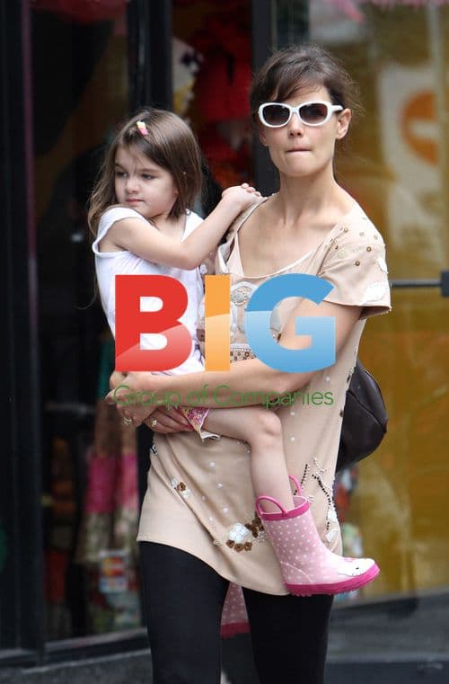 Katie Holmes with daughters in Toronto