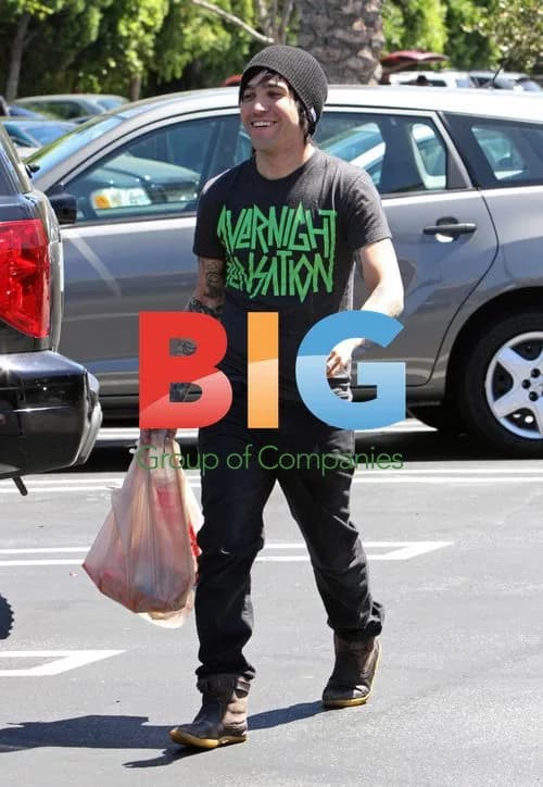 Pete Wentz Helps Homeless Man in LA