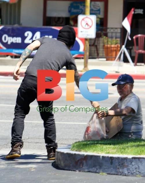 Pete Wentz Gives Homeless Man Groceries