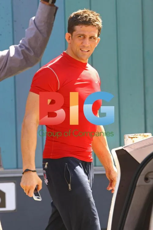 Alex Reid leaves photo studio, goes to gym