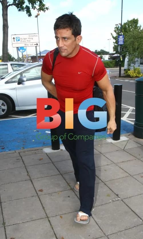 Alex Reid Leaves Photo Studio and Goes to Gym