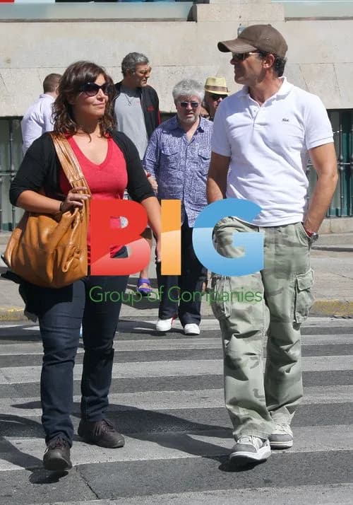 Antonio Banderas and Pedro Almodovar on set