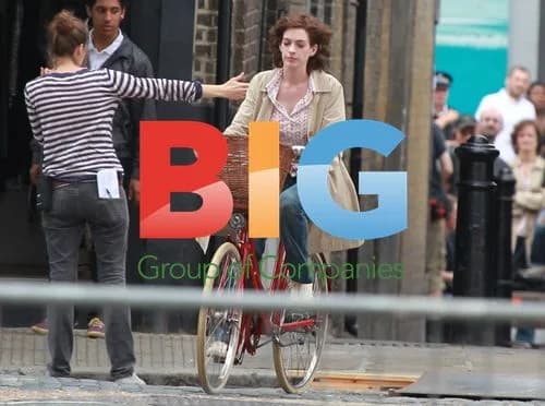 Anne Hathaway Filming "One Day" Stunt