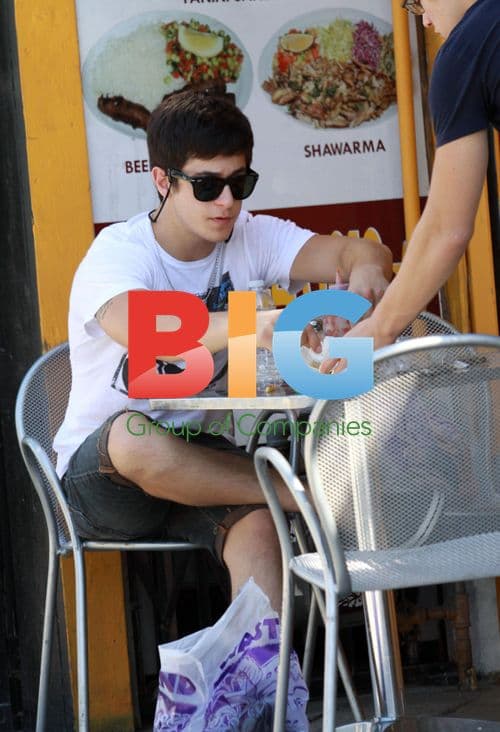 David Henrie Eating Lunch in LA