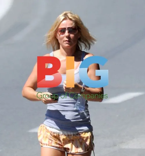 Geri Halliwell Power-Walks in Saint Tropez