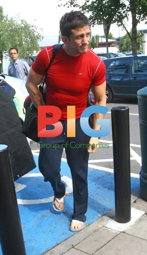 Alex Reid leaves studio, goes to gym