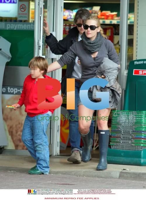 Kate Winslet Pumps Gas in Gloucestershire