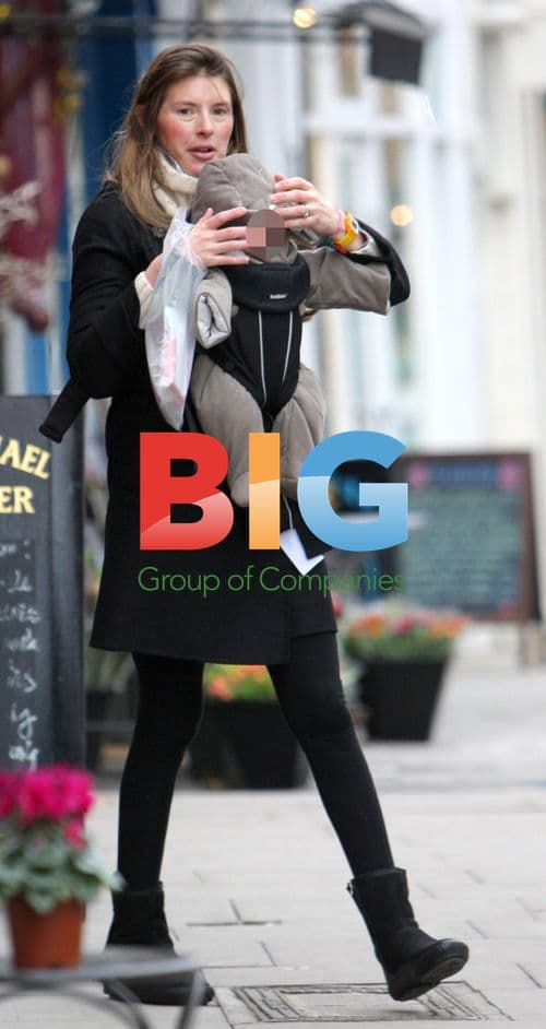 Jools Oliver and Baby Buddy Out Christmas Shopping