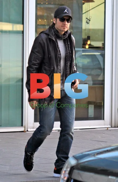 Keith Urban Leaving Building in NYC