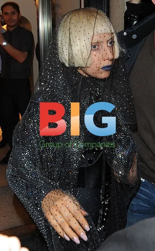 Lady Gaga Shopping in Milan