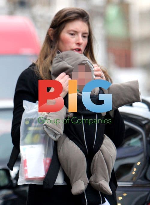 Jools Oliver and Baby Buddy Oliver Christmas Shopping