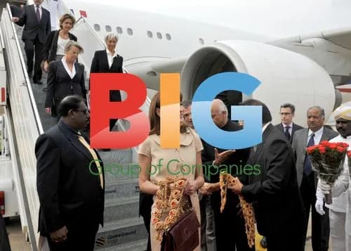Sarkozy and Bruni Arrive in Bangalore